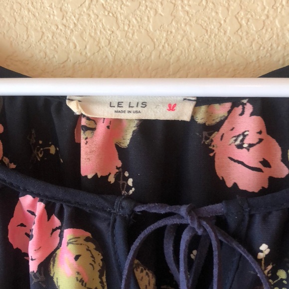 Le Lis Floral Boho Dress with Bell Sleeves - Picture 5 of 6